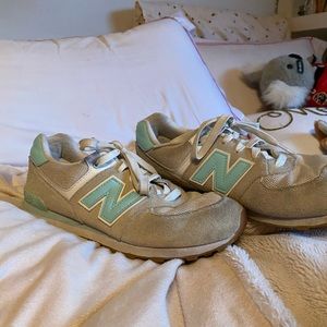 KIDS SIZE 6 TIFFANY BLUE AND IVORY NEW BALANCE 574